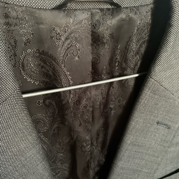 Gray men’s suit (BLAZER AND PANTS INCLUDED) - Picture 3 of 7